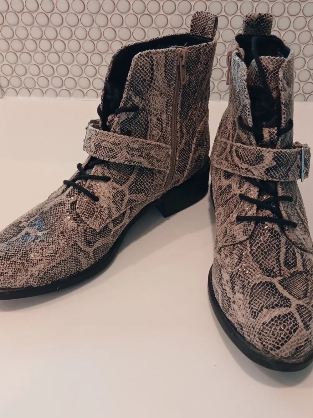 EXPRESS Snakeskin Printed Lace Up Combat Ankle Boots Shoes 9 Booties
